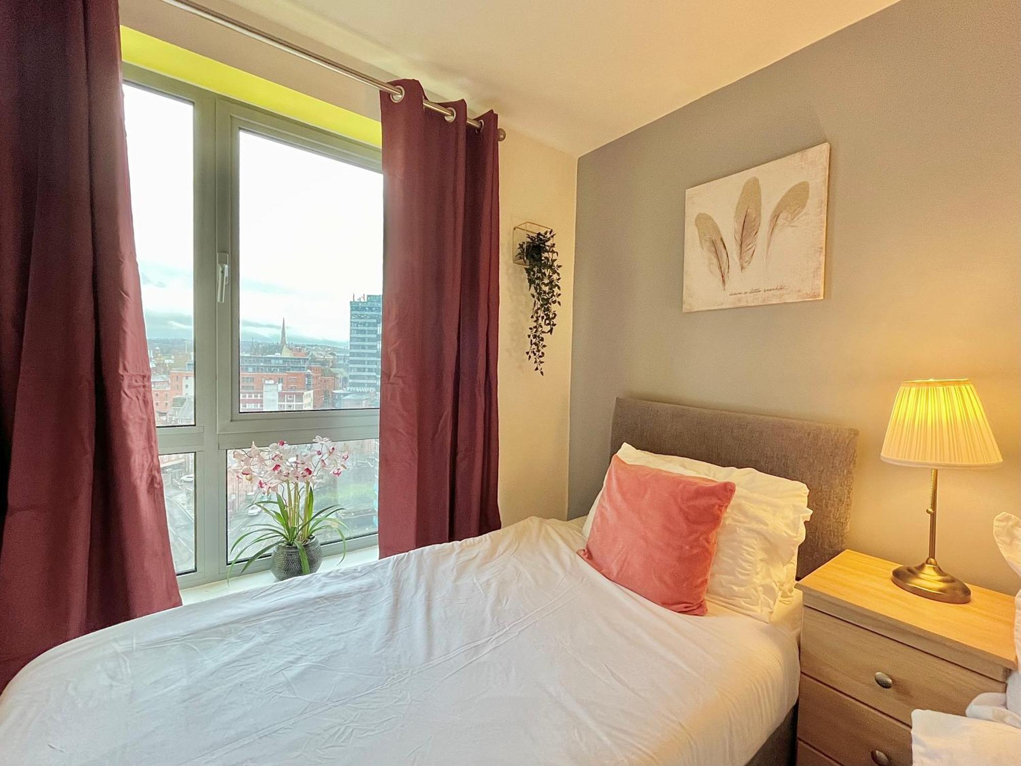 Skyview Apartment By Noknokstay - City Centre With Parking - Group, Family, Business 셰필드 외부 사진
