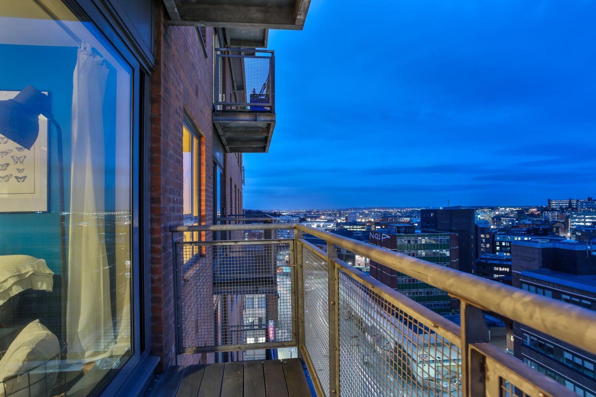 Skyview Apartment By Noknokstay - City Centre With Parking - Group, Family, Business 셰필드 외부 사진
