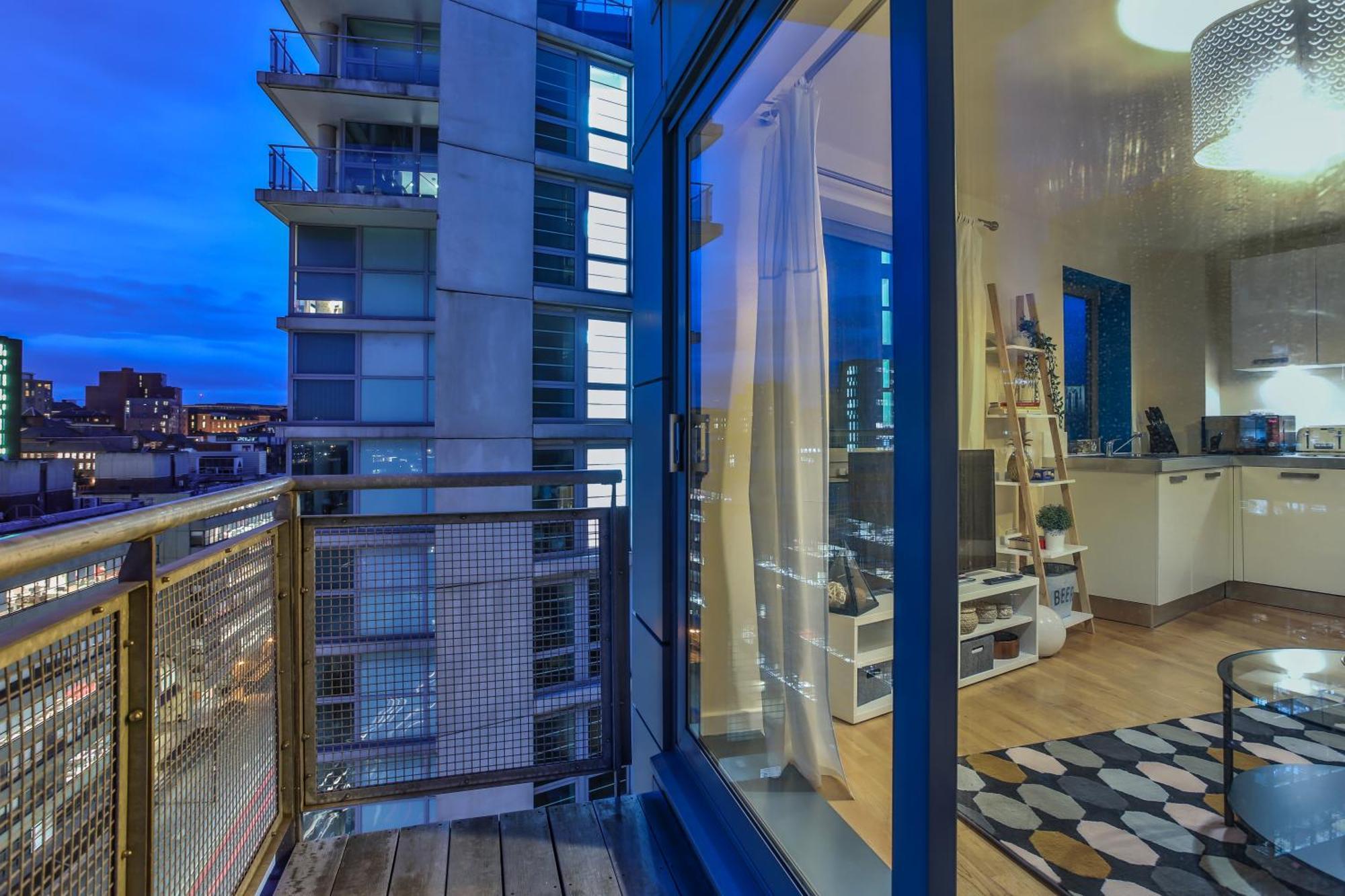 Skyview Apartment By Noknokstay - City Centre With Parking - Group, Family, Business 셰필드 외부 사진